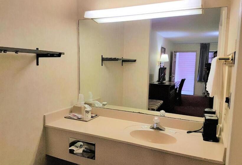 هتل Swiss Village Inn