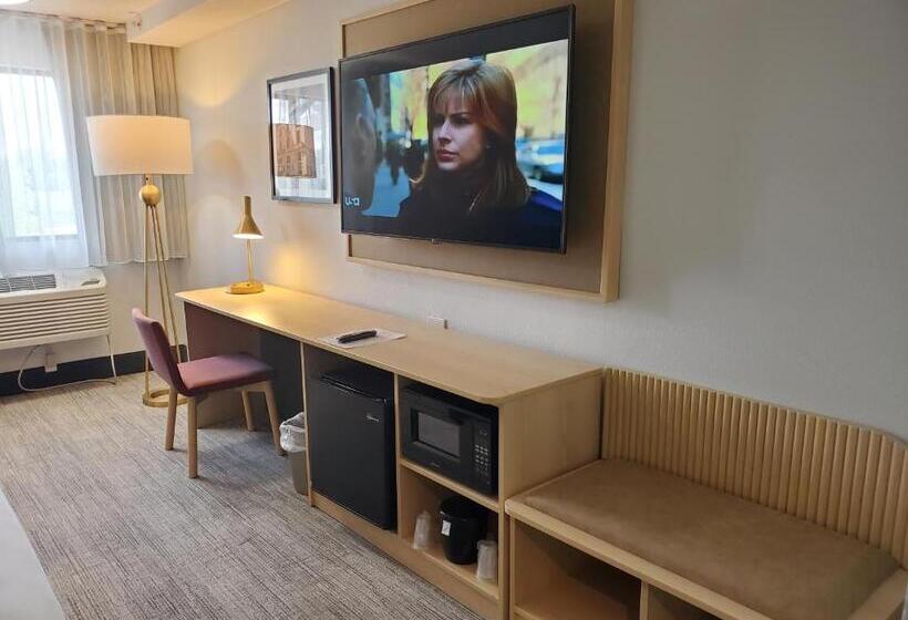Thea Tacoma, Ascend Hotel Collection