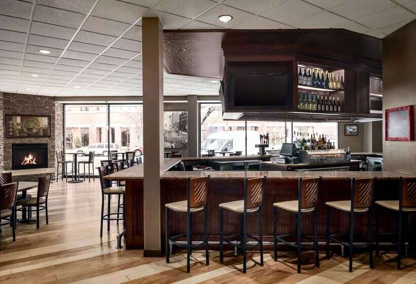 هتل Wyndham Springfield City Centre