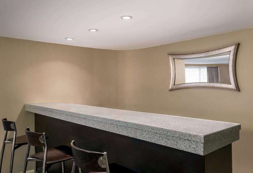 هتل Wyndham Springfield City Centre