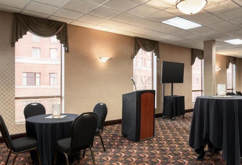 هتل Wyndham Springfield City Centre