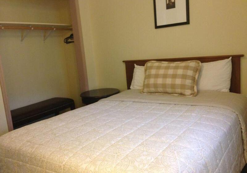 モーテル Silver Spruce Inn