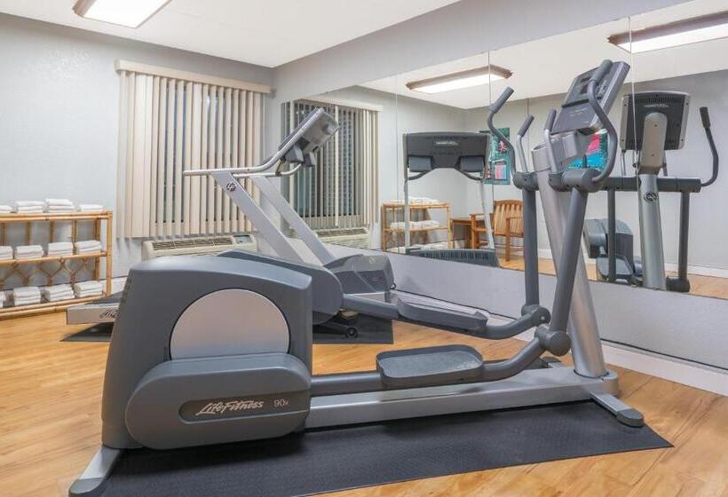 مُتل Super 8 By Wyndham Bloomington/airport