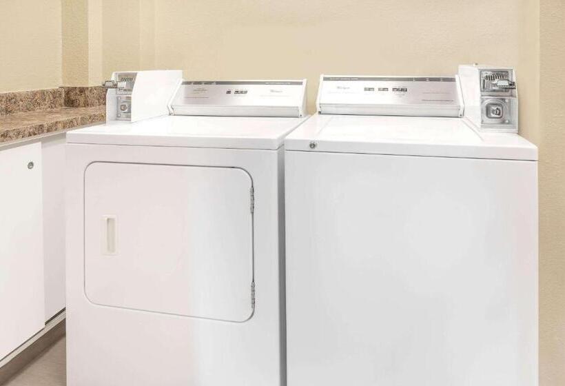 مُتل Super 8 By Wyndham East Moline