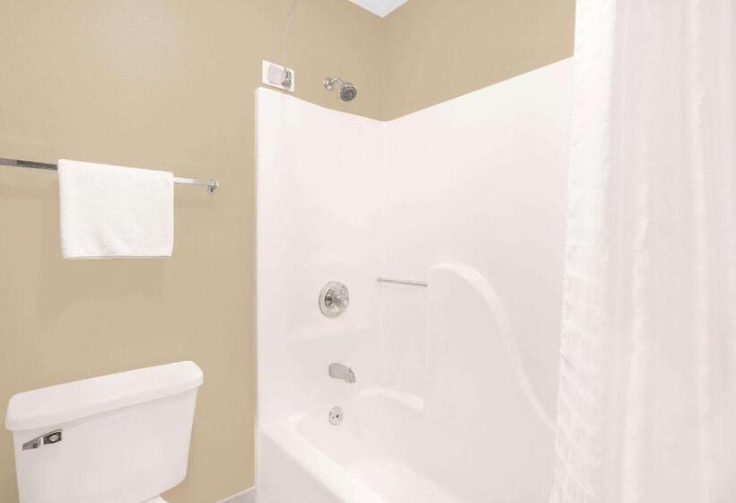 مُتل Super 8 By Wyndham East Moline