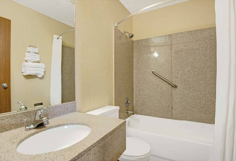 汽车旅馆  Super 8 By Wyndham Independence Kansas City