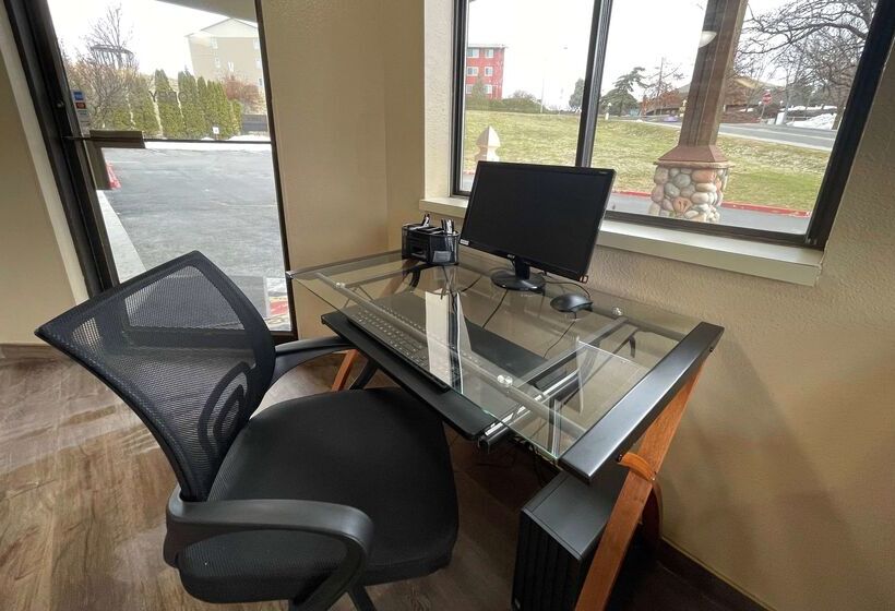 فندق على الطريق Fairbridge Inn & Suites Moscow   Pullman