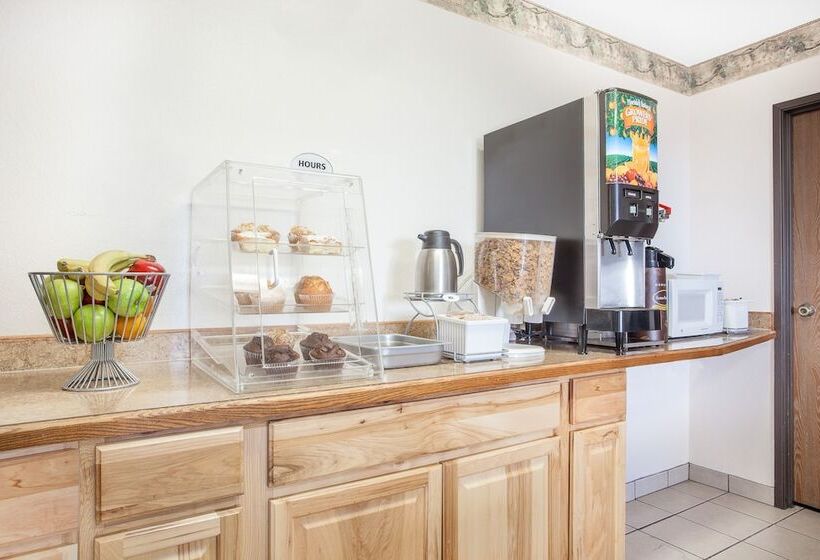 فندق على الطريق Fairbridge Inn & Suites Moscow   Pullman