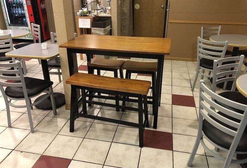 مُتل Super 8 By Wyndham North Platte