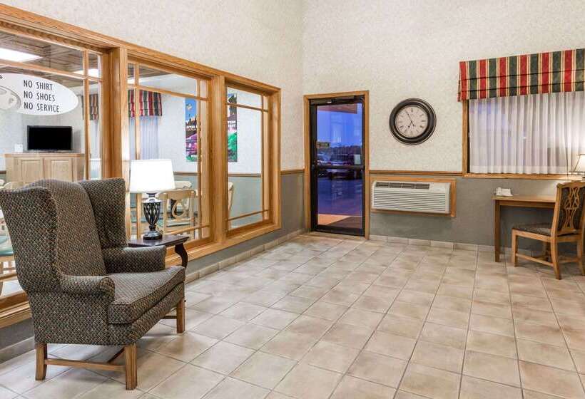 汽车旅馆  Super 8 By Wyndham Ottawa Starved Rock