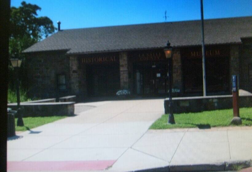 汽车旅馆  Super 8 By Wyndham Ottawa Starved Rock