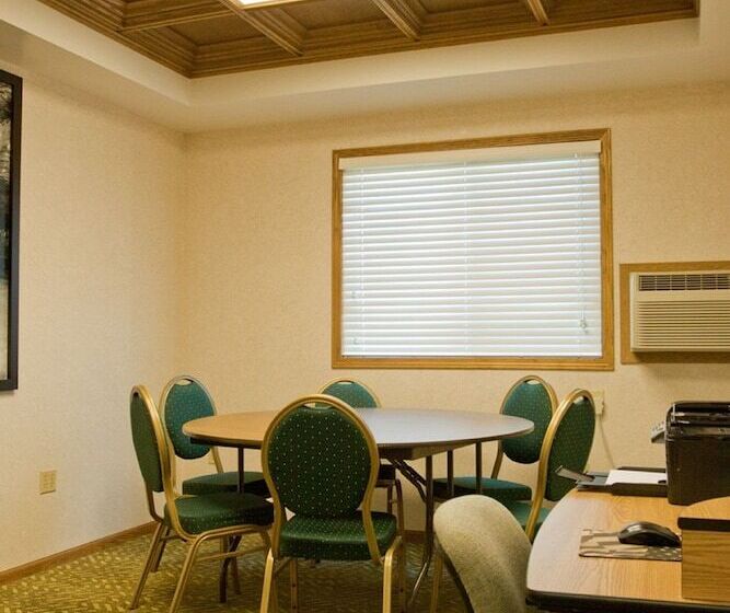汽车旅馆  Super 8 By Wyndham Ottawa Starved Rock