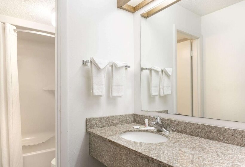 فندق على الطريق Super 8 By Wyndham Riviera Beach West Palm Beach