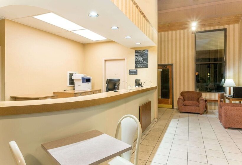 فندق على الطريق Super 8 By Wyndham Riviera Beach West Palm Beach