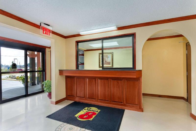Мотель Super 8 By Wyndham Waycross Ga
