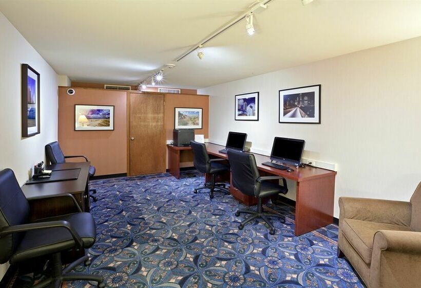 Radisson Hotel at Star Plaza