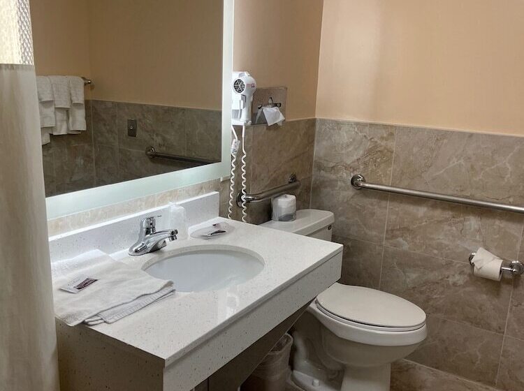 All Seasons Inn & Suites