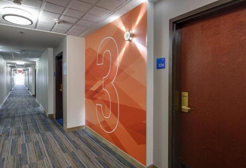 בית מלון כפרי Holiday Inn Express & Suites Detroit   Farmington Hills, An Ihg