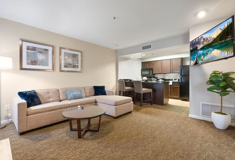 Отель Chase Suites Brea Fullerton   North Orange County