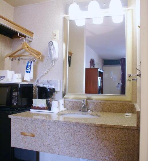 هتل Days Inn By Wyndham Arlington Pentagon