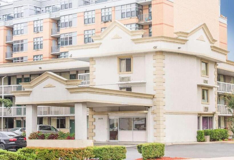 هتل Days Inn By Wyndham Arlington Pentagon