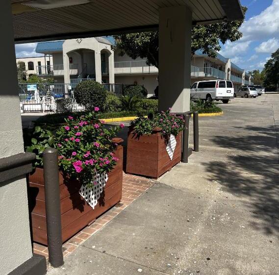 בית מלון כפרי Discovery Inn Lafayette