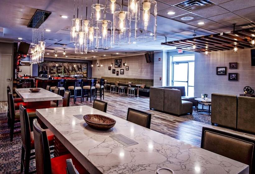 فندق Doubletree By Hilton Neenah