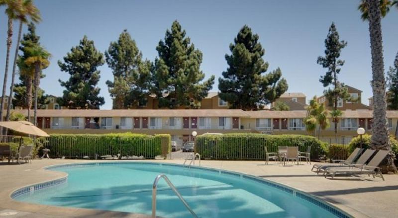 בית מלון כפרי Rodeway Inn
