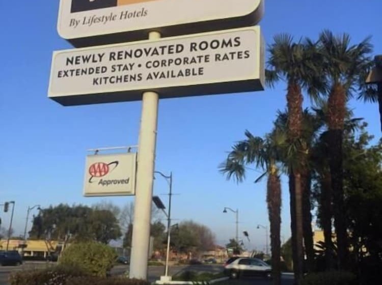 בית מלון כפרי Rodeway Inn
