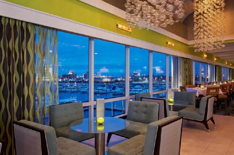 هتل Golden Nugget
