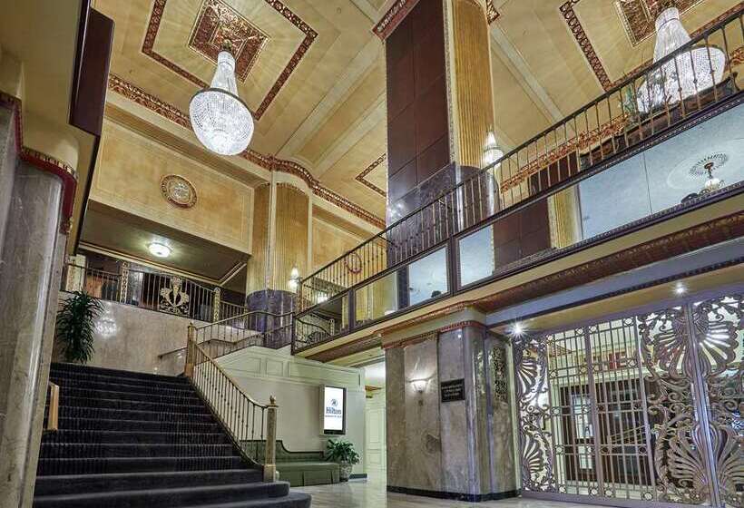 هتل Hilton Milwaukee