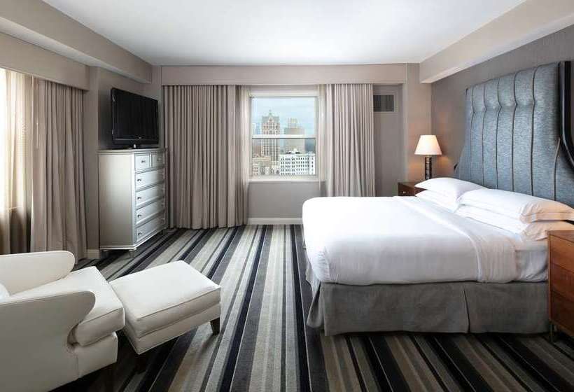 هتل Hilton Milwaukee