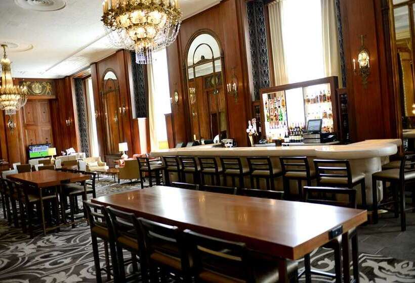 هتل Hilton Milwaukee