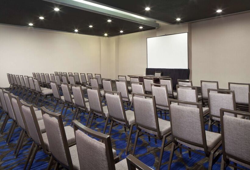 בית מלון כפרי Hilton Parsippany