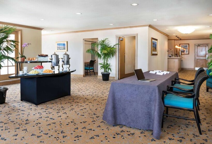 هتل Hilton San Diego Airport/harbor Island