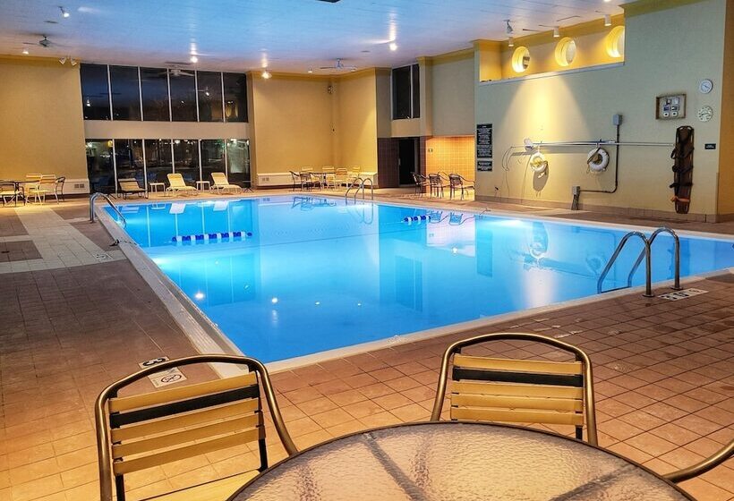 هتل La Quinta By Wyndham Appleton College Avenue