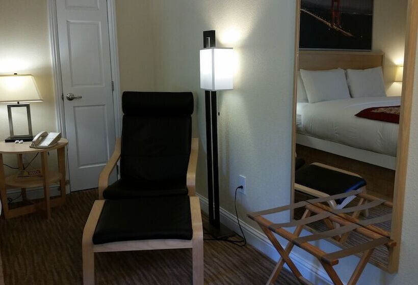 هتل Marin Lodge