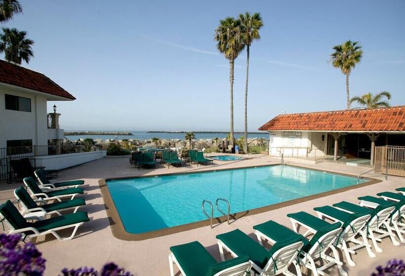 هتل Oceanside Marina Suites  A Waterfront