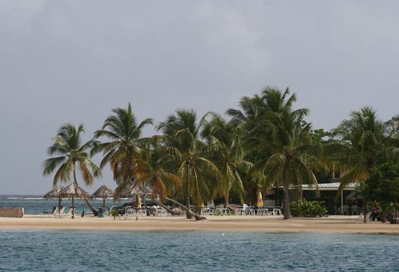 هتل On The Cay