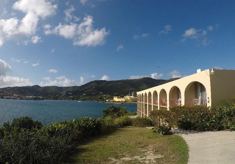 هتل On The Cay