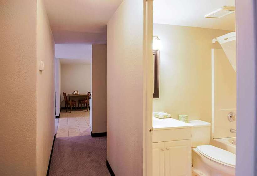 בית מלון כפרי Quality Inn Near Potomac Mills
