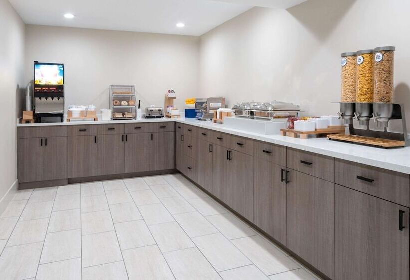 فندق Ramada By Wyndham Modesto Yosemite Area