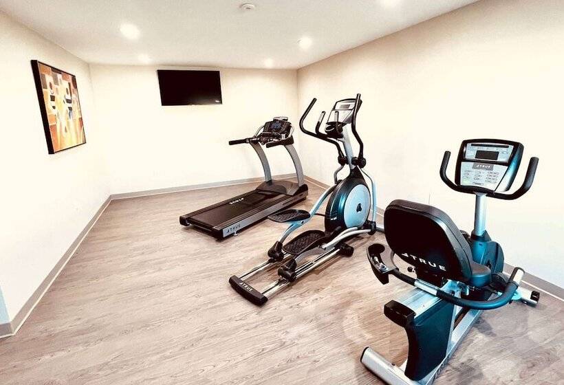 فندق Ramada By Wyndham Modesto Yosemite Area