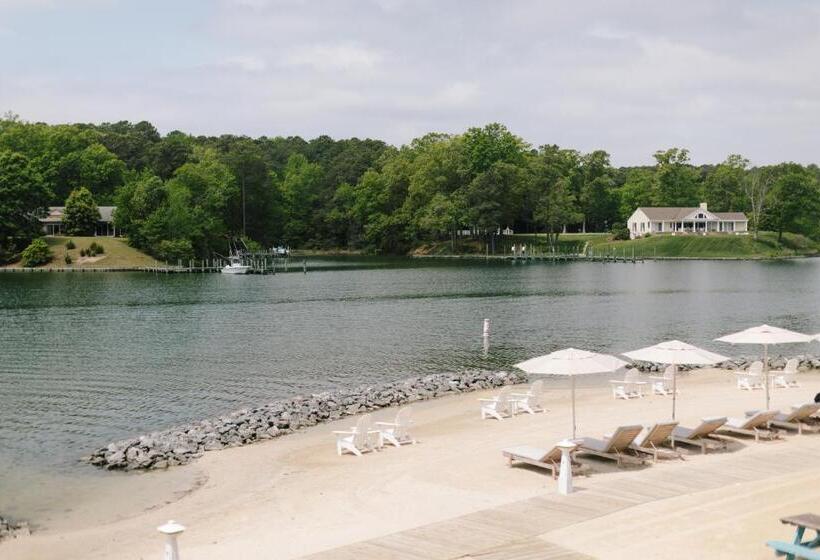 호텔 The Tides Inn