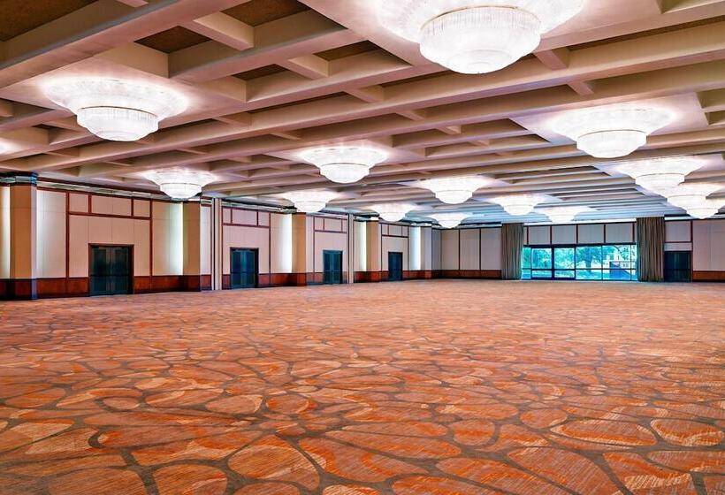 هتل The Westin Kansas City At Crown Center