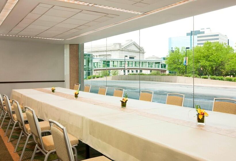 هتل The Westin Kansas City At Crown Center