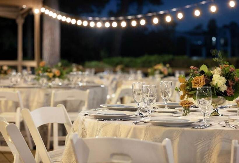 هتل The Woodlands Resort, Curio Collection By Hilton