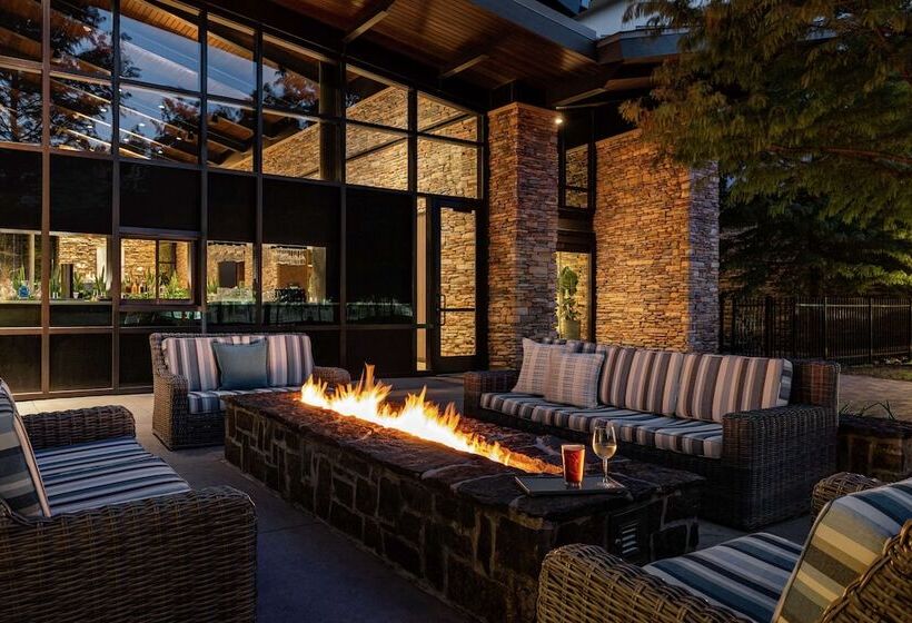 هتل The Woodlands Resort, Curio Collection By Hilton