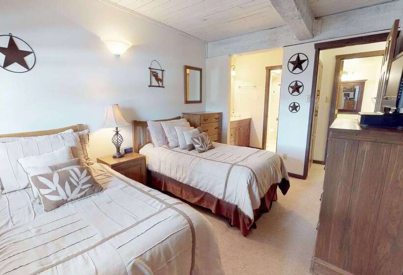 هتل Top Of The Village   Coraltree Residence Collection