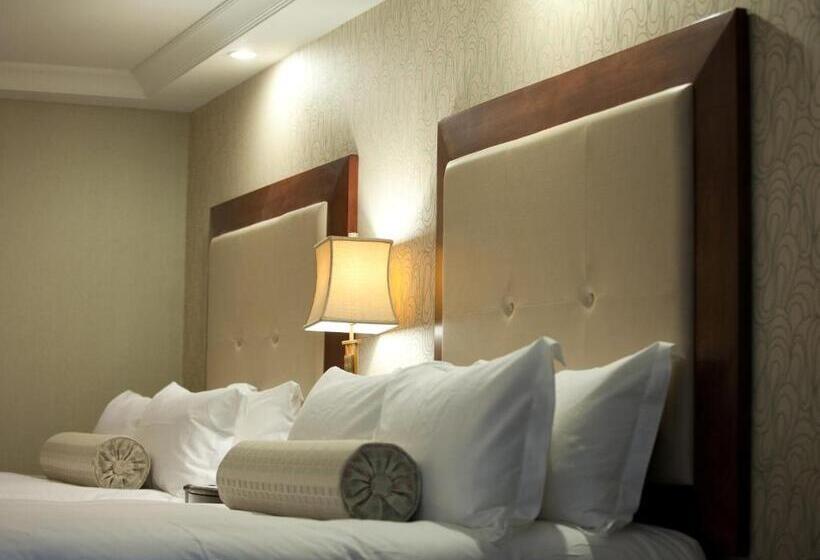 هتل Town & Country Inn And Suites